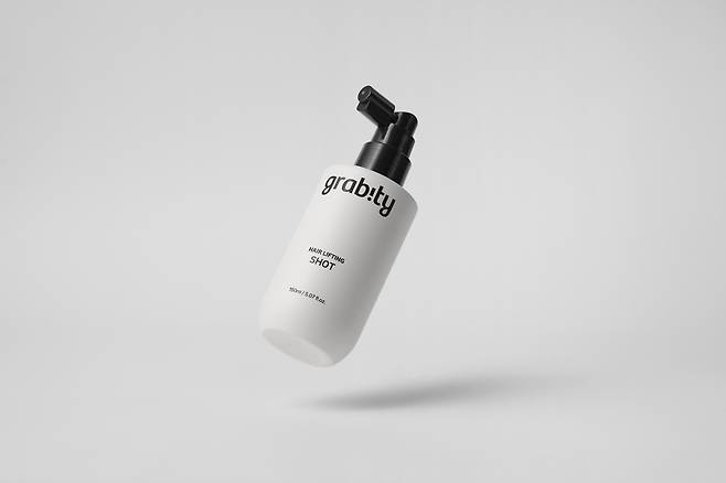 그래비티 헤어리프팅샷. [폴리페놀팩토리 제공]