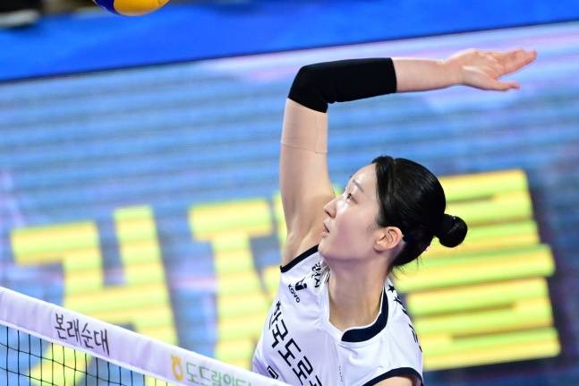 한국도로공사 김세빈(가운데). /사진=한국배구연맹 제공