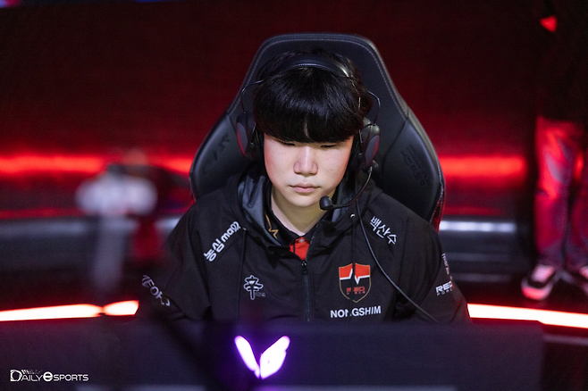 농심 '칼릭스' 선현빈이 T1 전서 선발로 출전한다.