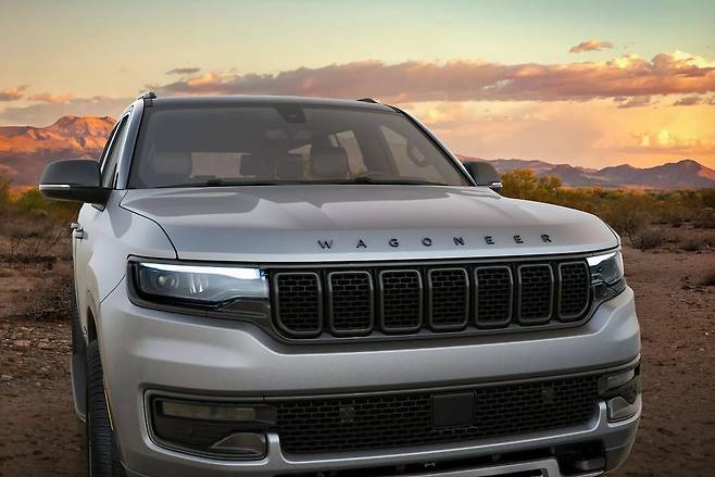 지프 왜고니어 오버랜드 에디션