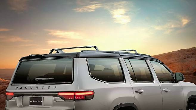 지프 왜고니어 오버랜드 에디션