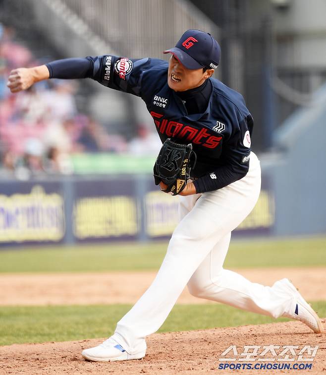 23일 잠실구장에서 열린 LG 트윈스와 롯데 자이언츠의 경기. 롯데 구승민이 역투하고 있다. 잠실=박재만 기자 pjm@sportschosun.com/2025.03.23/
