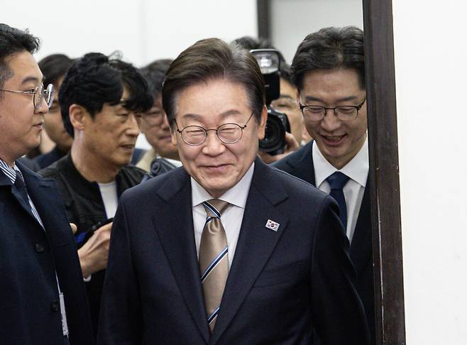 이재명 더불어민주당 대선 경선 후보가 16일 서울 여의도 국회에서 열린 공명선거 실천 협약식에 참석하고 있다./뉴스1