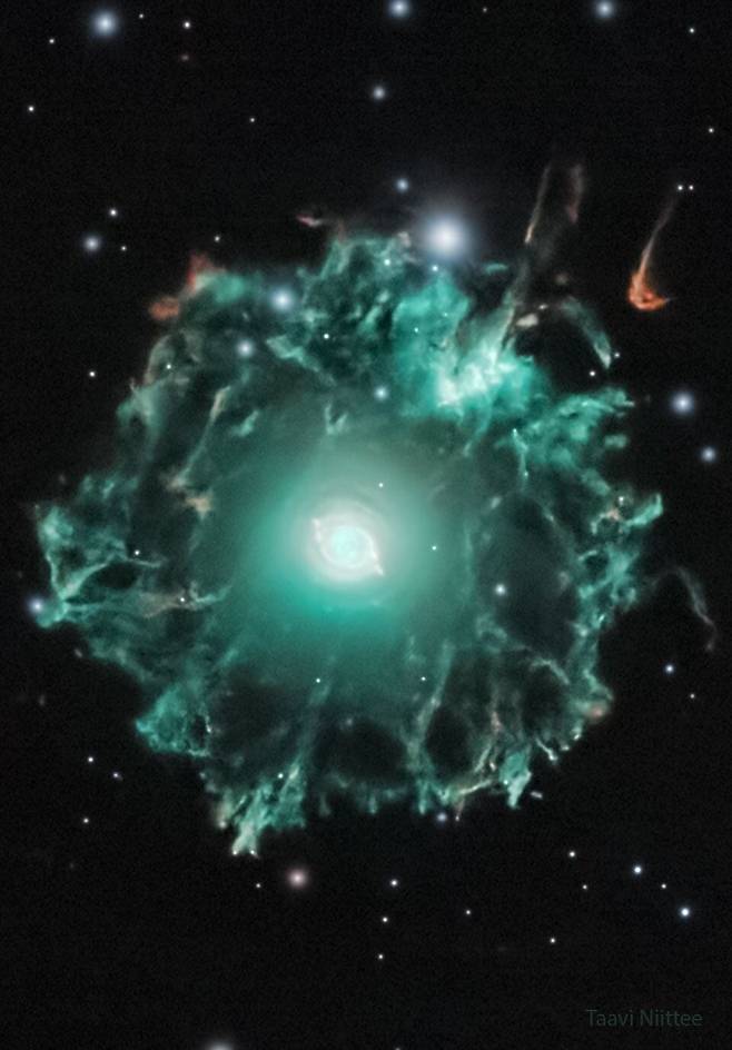 Halo of the Cat's Eye. /NASA·Taavi Niittee