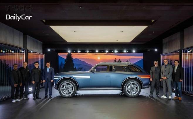 제네시스, 엑스 그란 이퀘이터 콘셉트 (테드 멘지스테 COO, 재키 익스 파트너, 송민규 부사장, 호세 무뇨스 사장, 루크 동커볼케 CDO 겸 CCO, 랜디 파커 CEO, 이상엽 부사장)