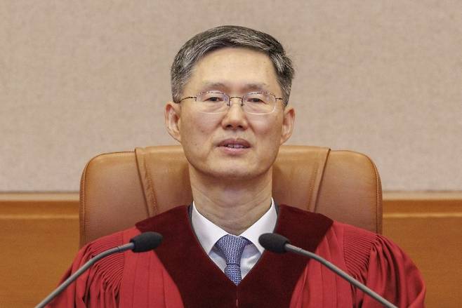 10일 오후 서울 종로구 재동 헌법재판소에서 열린 박성재 법무부장관 탄핵 심판 선고를 위해 대심판정에 착석한 문형배 헌법재판소장 권한대행. 뉴스
