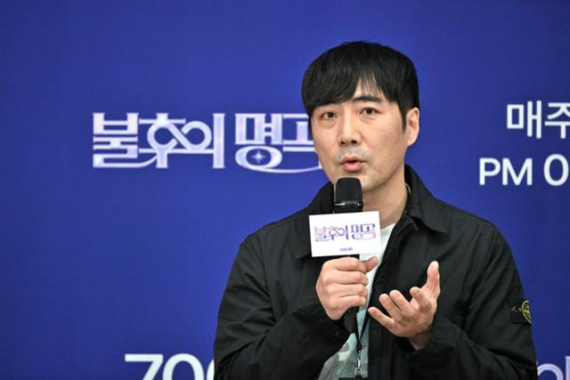 최근 KBS2 '불후의 명곡'을 연출하는 박형근 PD, 최승범 PD, 김형석 PD는 서울 영등포구에 위치한 KBS 사옥에서 본지와 만나 700회를 무사히 마친 소회와 '불후의 명곡'이 갖는 의미를 되짚었다. KBS 제공