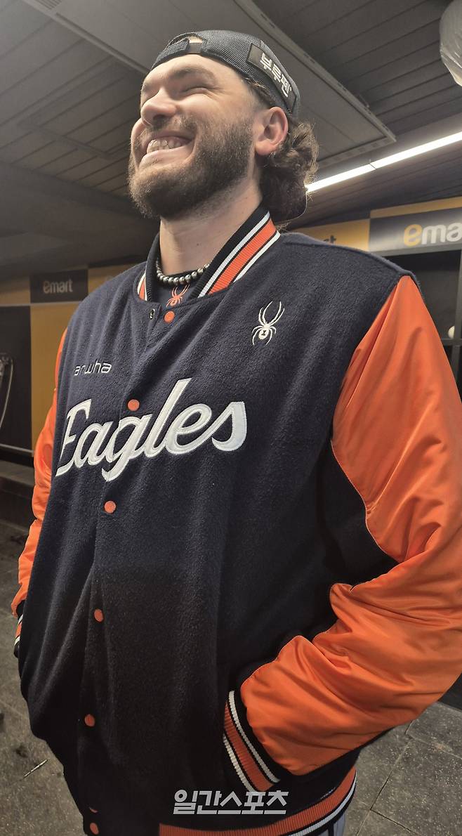 15일 SSG전 후 만난 한화 폰세. 인천=차승윤 기자 chasy99@edaily.co.kr