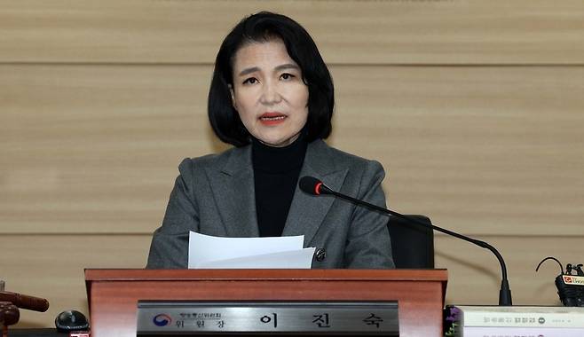 이진숙 방송통신위원장이 2월28일 경기도 정부과천청사 내 방송통신위원회에서 열린 전체회의에서 모두발언을 하고 있다. /뉴시스