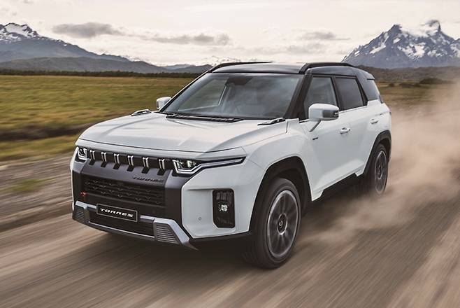 토레스 하이브리드 주행 [사진출처=KGM]