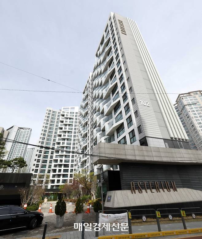 재건축 부담금이 부과될 예정인 서울 서초구 반포 센트레빌 아스테리움 전경. [김호영기자]