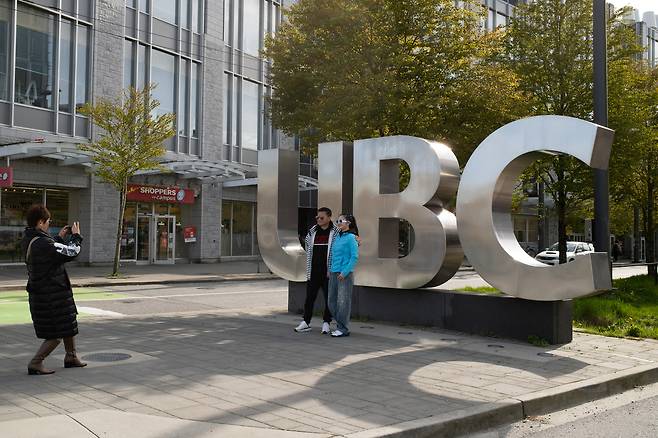 지난 14일(현지시간) 캐나다 브리티시컬럼비아주 밴쿠버에 위치한 브리티시컬럼비아대학교(UBC) 입구 모습.  [로이터]