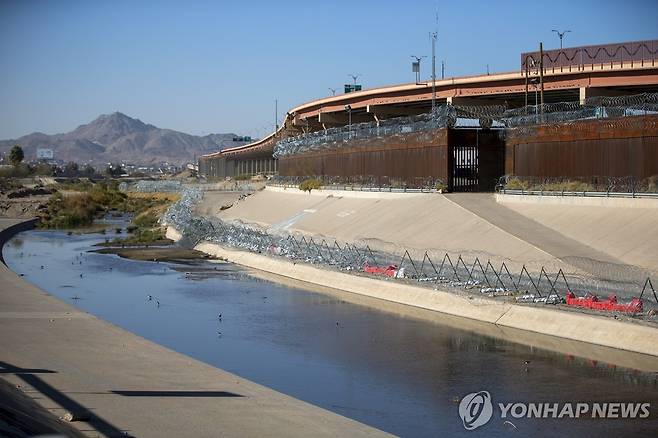미국·멕시코 접경 리오그란데강 국경 장벽 [AP 연합뉴스 자료사진. 재판매 및 DB 금지]