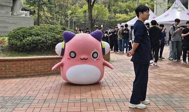 - 캠퍼스 투어의 주인공 '핑크빈'