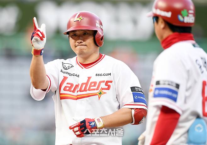 SSG 이지영이 17일 인천 SSG랜더스필드에서 열린 2025 KBO리그 한화전 3번 출전한다. 문학 | 박진업 기자 upandup@sportsseoul.com