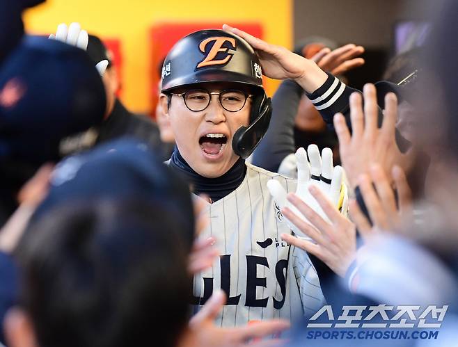 16일 인천 SSG랜더스필드에서 열린 KBO리그 SSG와 한화의 경기. 2회 SSG 김광현 상대 솔로홈런 날린 한화 채은성. 인천=송정헌 기자songs@sportschosun.com/2025.04.16/