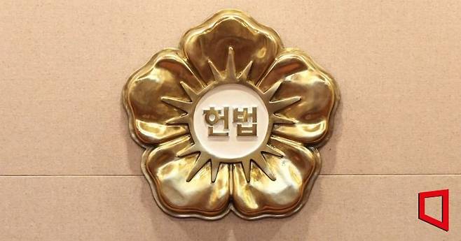 윤석열 대통령에 대한 헌법재판소의 탄핵 심판 선고일을 하루 앞둔 3일 서울 종로구 헌법재판소 대심판정에 긴장감이 감돌고 있다. 2025.04.03 사진공동취재단