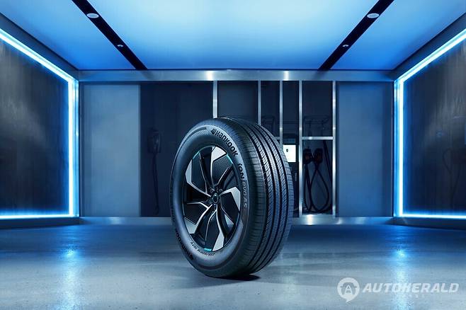 루시드 그래비티에 장착되는 한국타이어 전기차 전용 사계절용 타이어 아이온 에보 AS SUV (한국타이어)