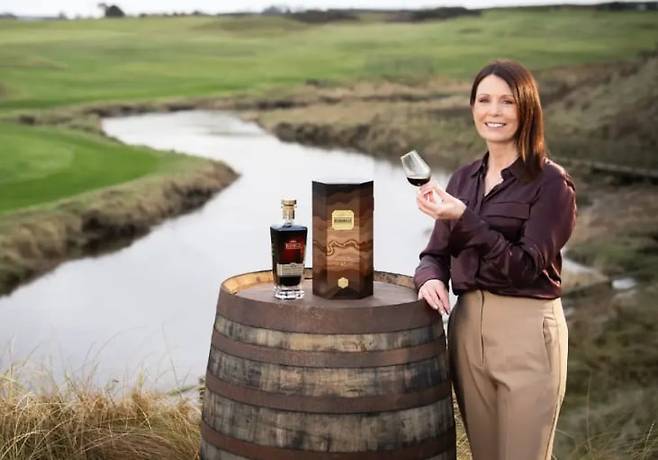 세계에서 가장 오래된 위스키 증류소 부시밀스가 46년 숙성된 한정판 위스키를 출시했다. /부시밀스