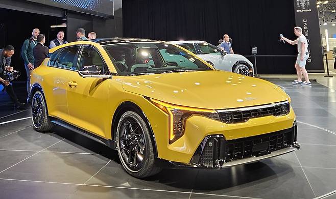 16일(현지시각) 미국 뉴욕 제이컵 재비츠 컨벤션 센터에서 열린 뉴욕 국제 오토쇼에서 기아가 세계 최초로 공개한 K4 해치백./김지환 기자