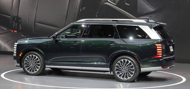 16일(현지시각) 미국 뉴욕 제이컵 재비츠 컨벤션 센터에서 2025 뉴욕 국제 오토쇼가 개최됐다. 이날 현대차가 북미 최초로 공개한 신형 팰리세이드의 옆모습. /김지환 기자