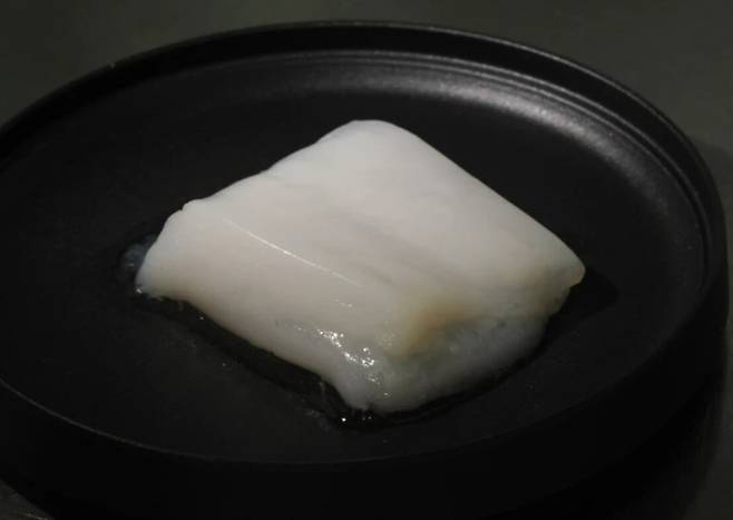 일본 도쿄대 연구진이 실험실에서 구현한 닭고기 덩어리./도쿄대