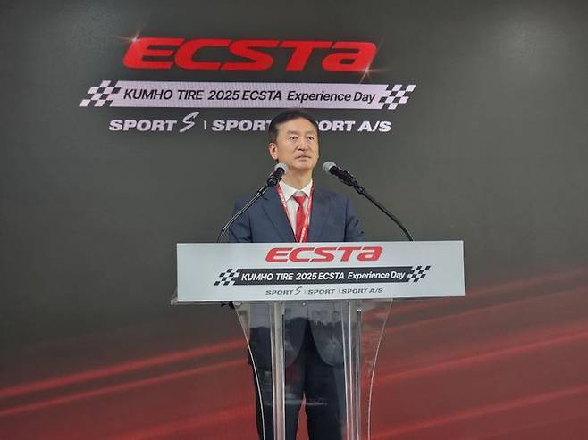 정일택 금호타이어 사장이 지난 15일 용인 스피드웨이에서 열린 기자간담회에서 인사말을 하고있다. ⓒ데일리안 편은지 기자