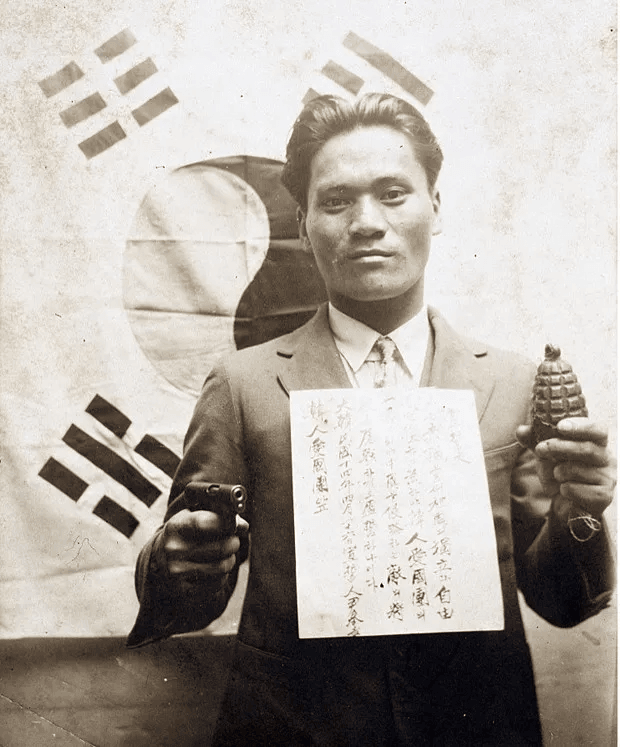 24b0d121e09c28a8699fe8b115ef046540aaf43ef0