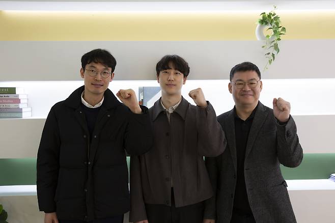 연구진 단체사진. 왼쪽부터 양정훈박사, 박상현 학생연구원, 이찬우 박사.