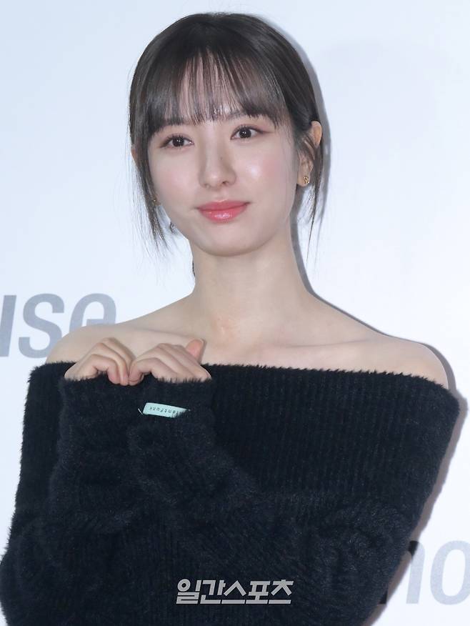 배우 김지연이 5일 오후 서울 강남구 제니하우스 청담힐에서 열린 '22주년 제니하우스 기부 파티' 포토콜 행사에 참석해 포즈를 취하고 있다.서병수 기자 qudtn@edaily.co.kr /2023.12.05/