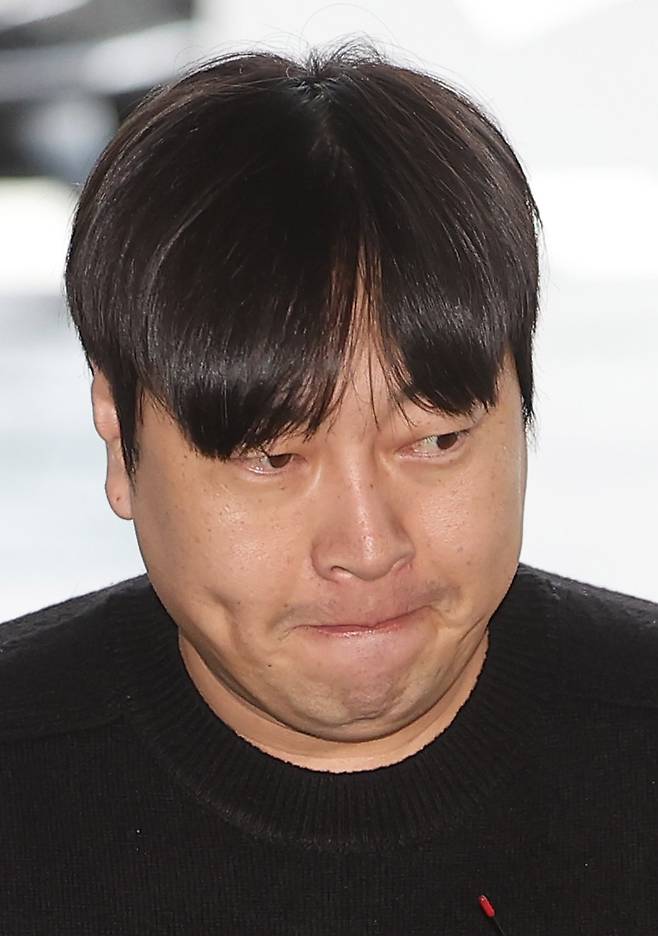 <yonhap photo-3829=""> '불법도박 고백' 개그맨 이진호 경찰 출석 (서울=연합뉴스) 박동주 기자 = 인터넷 불법 도박 사실을 고백한 코미디언 이진호가 22일 오후 관련 조사를 받기 위해 서울 강남경찰서로 출석하고 있다. 2024.10.22 pdj6635@yna.co.kr/2024-10-22 14:16:55/ <저작권자 ⓒ 1980-2024 ㈜연합뉴스. 무단 전재 재배포 금지, AI 학습 및 활용 금지></yonhap>