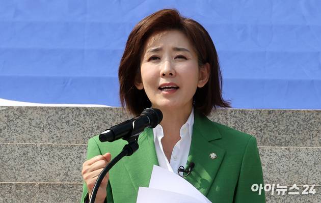 나경원 국민의힘 의원이 11일 서울 여의도 국회 본청 앞 계단에서 대선 출마 선언을 하고 있다. [사진=곽영래 기자]