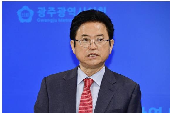 국민의힘 대선 경선 후보로 나선 이철우 경북지사가 16일 광주시의회 브리핑룸에서 광주·전남 대선 공약을 발표하고 있다. [사진=연합뉴스]