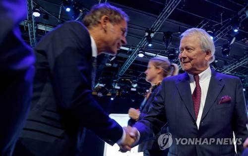 2017년 독일 프랑크푸르트 모터쇼 참석한 볼프강 포르셰 [사진=EPA 연합뉴스]