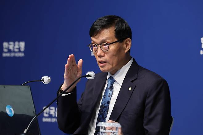 이창용 한국은행 총재가 17일 서울 중구 한국은행에서 열린 통화정책방향 기자간담회에서 발언하고 있다. 사진=연합뉴스