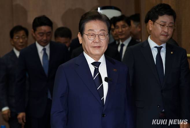 이재명 전 더불어민주당 대표가 지난 11일 서울 영등포구 국회 소통관에서 열린 ‘비전 및 캠프 인선 발표 기자회견’에 참석하고 있다. 유희태 기자