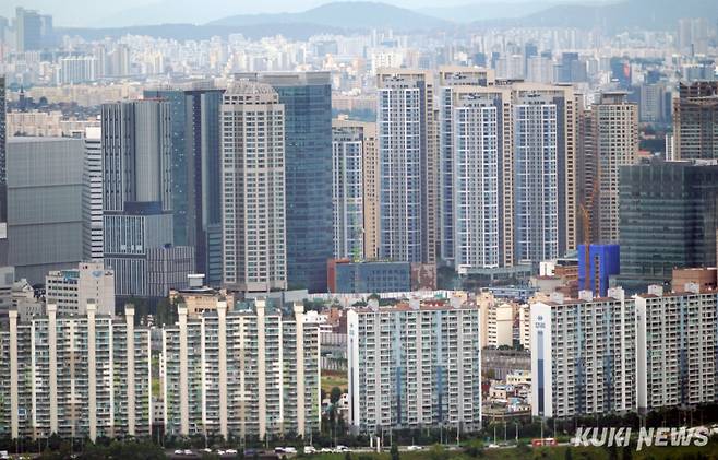 서울 여의도 파크원에서 바라본 용산구 아파트 모습. 박효상 기자