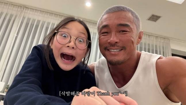 추성훈과 그의 딸 추사랑.[사진=유튜브채널‘추성훈’]