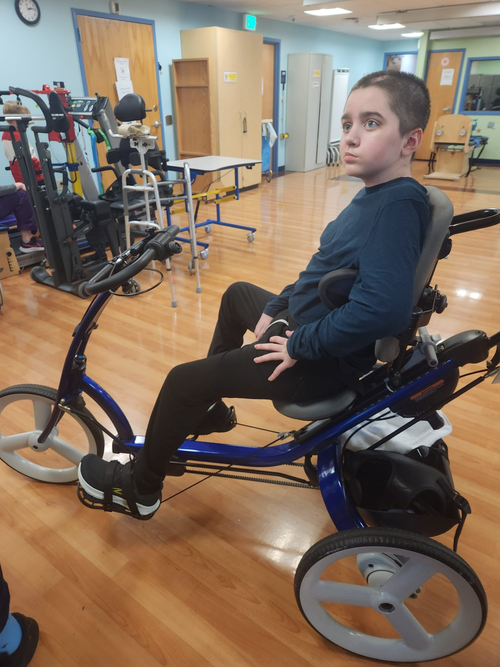 주한미군 트래비스 린치 중령의 큰 아들 셰이머스가 삼성서울병원에서 응급수술을 받은 후 두달간의 재활을 거쳐 미국 월터 리드 육군병원에서 후속 치료를 받고 있는 모습. [사진 제공 = 삼성서울병원]