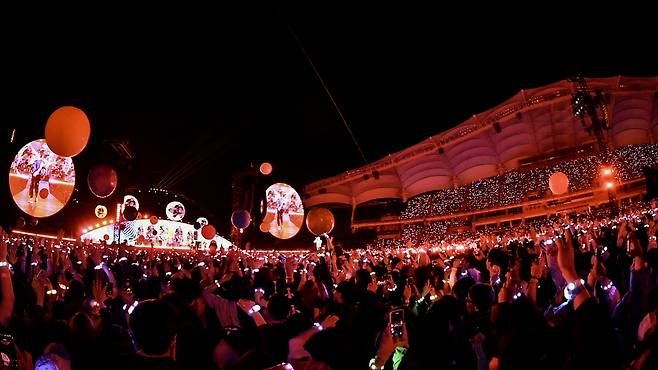 콜드플레이가 8년 만에 한국을 찾아 총 6회 공연으로 30만 관객과 만난다. [라이브네이션 제공]