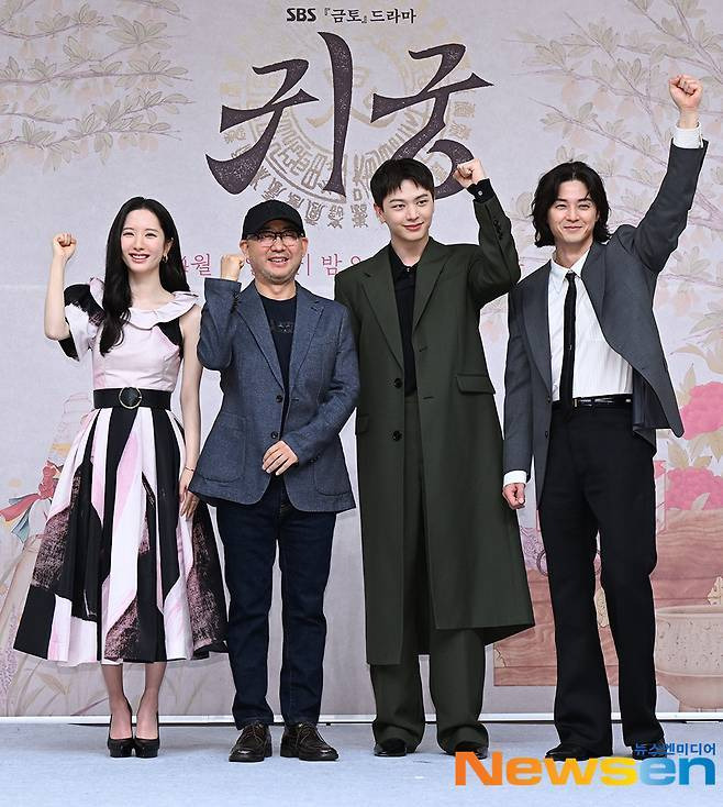 왼쪽부터 김지연 윤성식감독 육성재 김지훈
