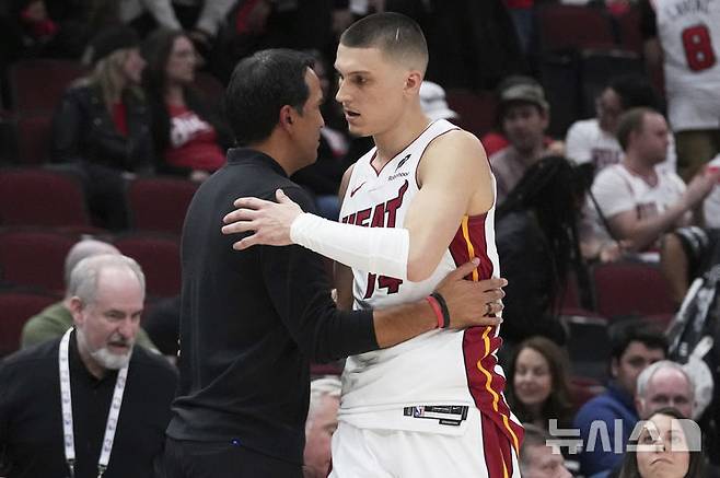 [시카고=AP/뉴시스] 미국프로농구(NBA) 마이애미 히트의 타일러 히로. 2025. 4. 16.