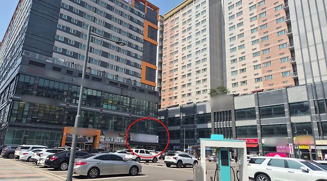 -경기도 시흥시 배곧신도시 상가 일대. 빨간 동그라미로 표시한 곳이 유정복 시장이 매입한 상가. 홍봄 기자.
