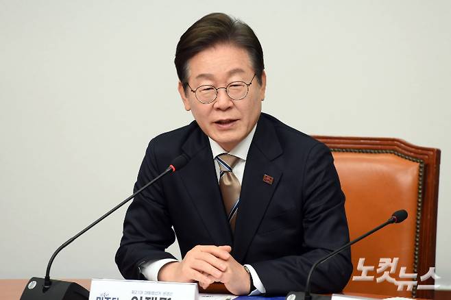 16일 서울 여의도 국회에서 열린 더불어민주당 제21대 대통령 선거 후보자 선출을 위한 경선 공명선거 실천 서약식에서 이재명 대선 경선 후보가 발언을 하고 있다. 윤창원 기자