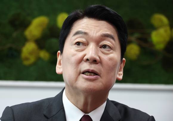 대선 출마를 선언한 국민의힘 안철수 의원이 서울 여의도 국회 의원회관에서 연합뉴스와 인터뷰하고 있다. 2025.4.16. 연합뉴스