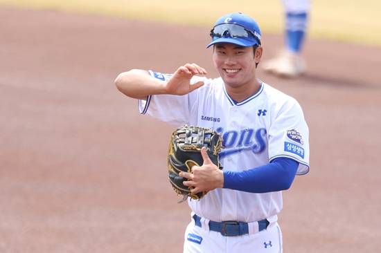 삼성 라이온즈가 17일 잠실 LG전에 앞서 내야수 심재훈과 이창용을 1군에 올린 뒤 곧바로 선발 라인업에 이름을 올렸다. 삼성 라이온즈