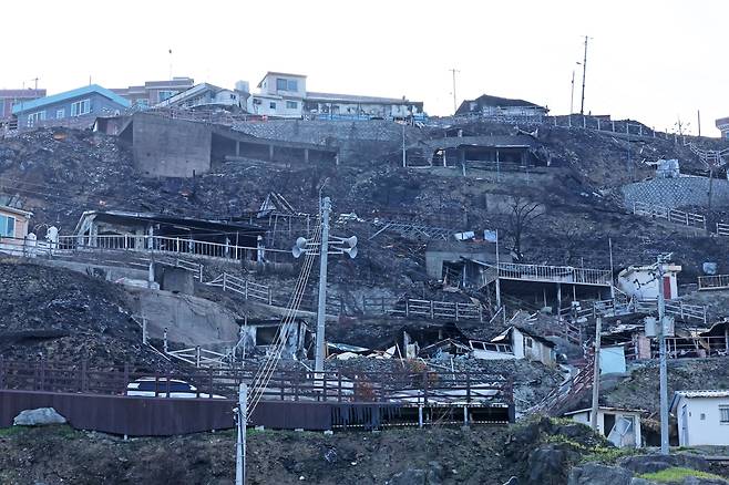 산불 피해를 당한 영덕군 영덕읍 석리 따개비마을 [촬영 손대성]