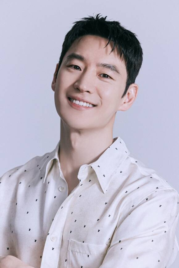 배우 이제훈이 최근 서울 강남구 한 카페에서 <더팩트>와 만나 JTBC 토일드라마 '협상의 기술'과 관련한 이야기를 나눴다. /컴퍼니온