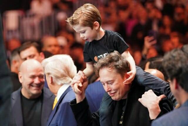 트럼프와 UFC경기장에 도착한 머스크와 그의 아들 (사진_로이터/뉴스1)