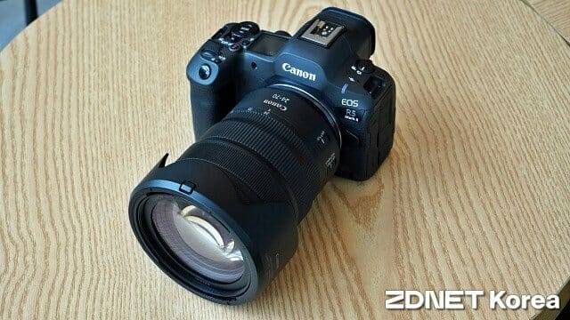 캐논 EOS R5 마크Ⅱ. 4천500만 화소 CMOS 센서를 장착했다. (사진=지디넷코리아)